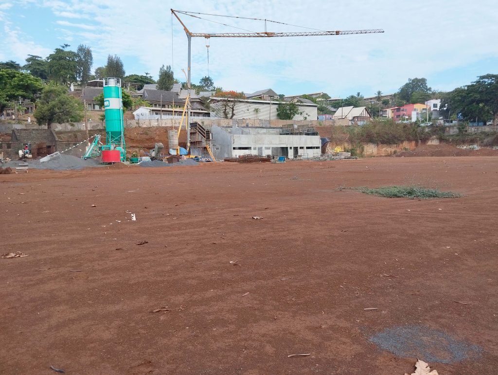 chantier de réhabilitation du stade de Bamana à Mamoudzou